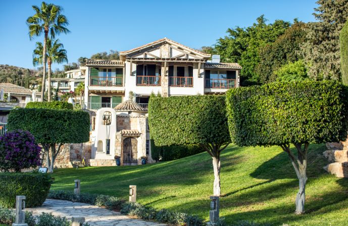 //www.jet2holidays.com/-/media/custom overview images/j2w/columbia beach resort/chapel lawns.jpg